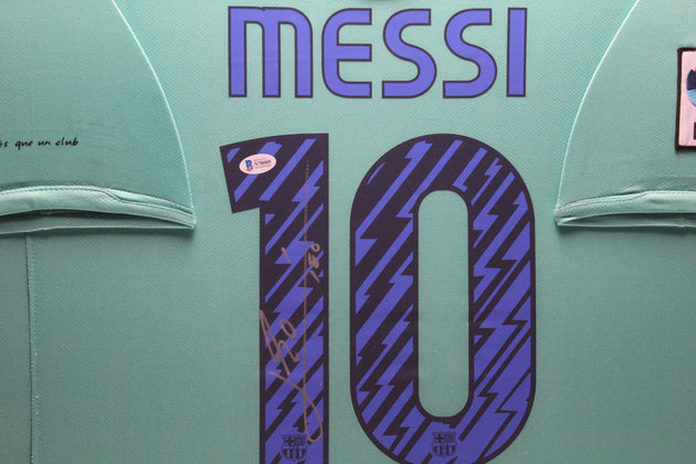 Camiseta de visitante enmarcada del FC Barcelona de Lionel Messi 11/12