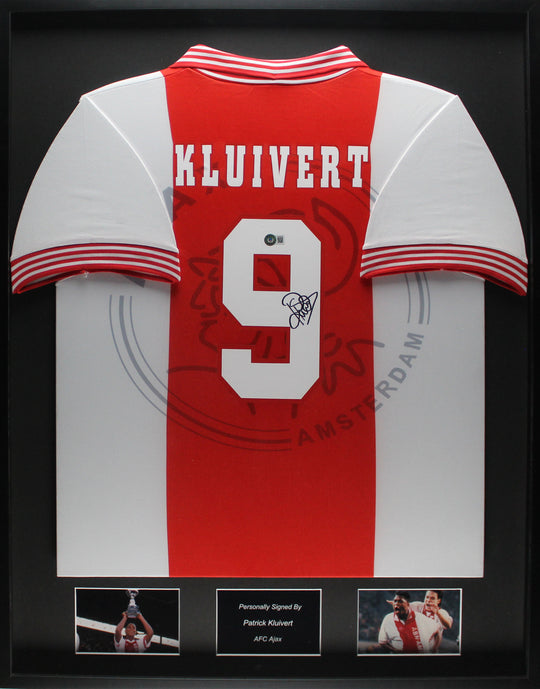Camiseta de local enmarcada del AFC Ajax de Patrick Kluivert 95/96