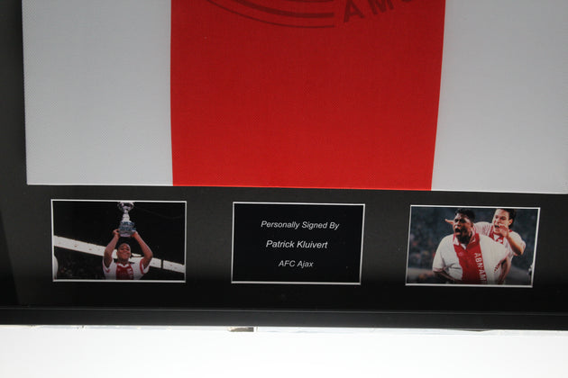 Camiseta de local enmarcada del AFC Ajax de Patrick Kluivert 95/96