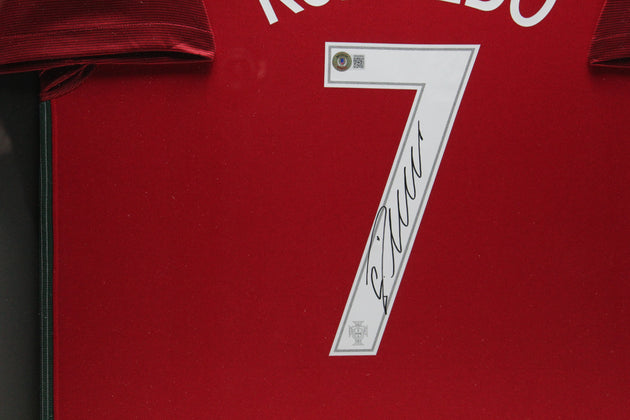 Cristiano Ronaldo camiseta local de Portugal 2016 enmarcada