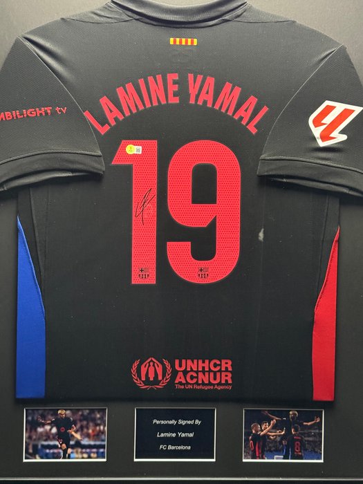 Lamine Yamal FC Barcelona 24/25 ingelijst uit shirt